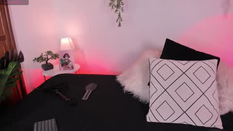 Chloe online show from November 2025 01:10:01 PM