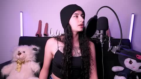 Snapshot of purplesnake_ chatting on March 2026 02:04:01 AM Alynn online show from March 2026 02:04:01 AM