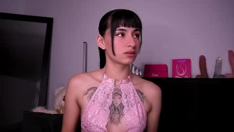 Snapshot of purplesnake_ chatting on March 2026 03:32:01 AM Alynn online show from March 2026 03:32:01 AM