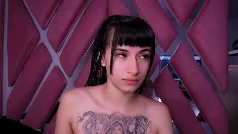 Snapshot of purplesnake_ chatting on April 2026 01:33:01 AM Alynn online show from April 2026 01:33:01 AM