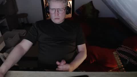 pussylovercb online show from April 2026 08:10:01 PM