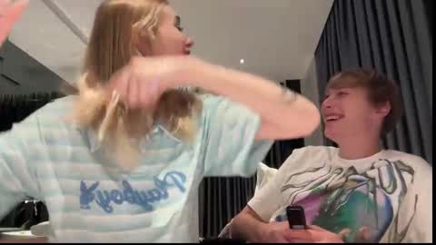 Lina online show from December 2025 07:00:01 PM