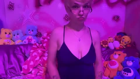 Snapshot of pvnkpixie chatting on September 2025 08:05:01 AM pvnkpixie online show from September 2025 08:05:01 AM