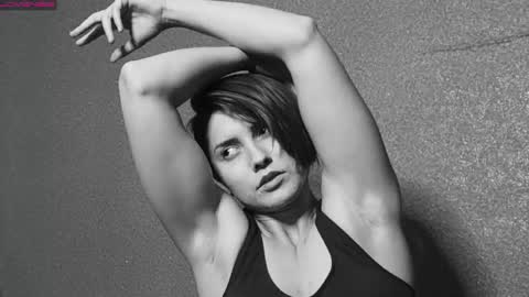 Lola online show from February 2025 06:02:02 PM