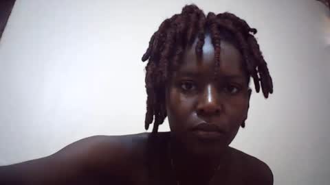 Snapshot of queen_0012 chatting on August 2026 07:46:01 AM asher online show from August 2026 07:46:01 AM