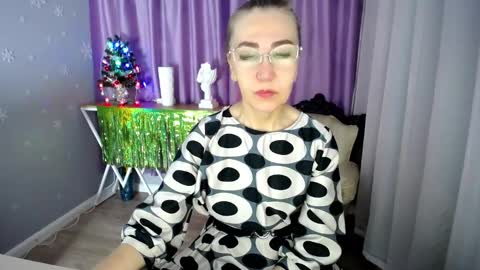 Snapshot of queen_a_n_i chatting on January 2025 07:12:02 AM A N I  Ill be here on December 1st online show from January 2025 07:12:02 AM