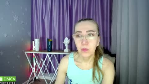 Snapshot of queen_a_n_i chatting on February 2025 08:18:02 AM A N I  Ill be here on December 1st online show from February 2025 08:18:02 AM