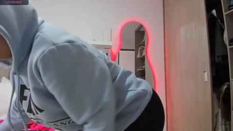 Snapshot of queen_antonella_oficial chatting on February 2025 06:05:01 PM QUEEN ANTONELLA online show from February 2025 06:05:01 PM