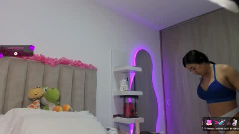 Snapshot of queen_antonella_oficial chatting on March 2025 11:51:01 AM QUEEN ANTONELLA online show from March 2025 11:51:01 AM