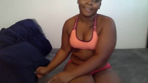 Snapshot of queen_arriana chatting on May 2026 06:32:03 AM queen_arriana online show from May 2026 06:32:03 AM