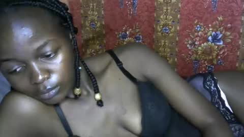 queen_banice online show from October 2025 04:07:02 PM