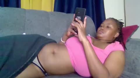 Snapshot of queen_doli chatting on April 2026 01:41:02 AM queen_doli online show from April 2026 01:41:02 AM