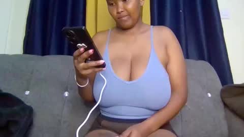 Snapshot of queen_doli chatting on April 2026 06:39:01 PM queen_doli online show from April 2026 06:39:01 PM
