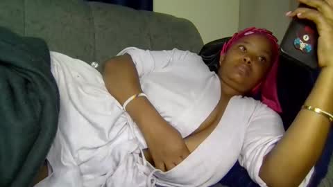 Snapshot of queen_doli chatting on May 2026 02:08:02 AM queen_doli online show from May 2026 02:08:02 AM