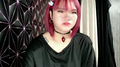Snapshot of queen_elicktra chatting on June 2026 11:45:01 AM JOY online show from June 2026 11:45:01 AM