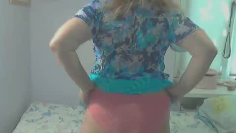 Snapshot of queen_jane8 chatting on May 2026 09:06:01 AM queen_jane8 online show from May 2026 09:06:01 AM