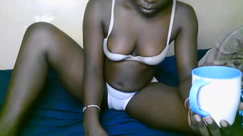 queen_latasha online show from December 2025 06:46:02 PM