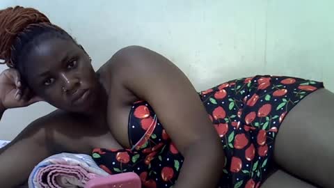 Snapshot of queen_leilla chatting on June 2026 08:26:01 AM queen_leilla online show from June 2026 08:26:01 AM