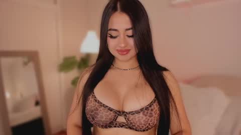 Snapshot of queen_liana chatting on July 2026 06:27:01 AM Liana online show from July 2026 06:27:01 AM