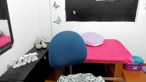 queen_natttyy online show from January 2025 06:18:01 PM