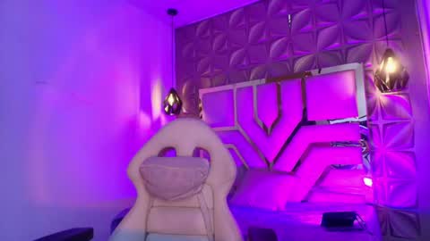 Snapshot of queen_perla_ chatting on April 2026 11:58:02 AM online show from April 2026 11:58:02 AM