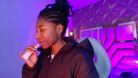 Snapshot of queen_perla_ chatting on May 2026 12:21:02 PM online show from May 2026 12:21:02 PM