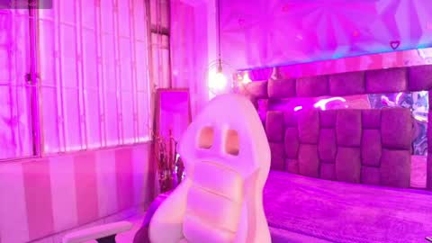 Snapshot of queen_perla_ chatting on May 2026 12:21:02 PM online show from May 2026 12:21:02 PM