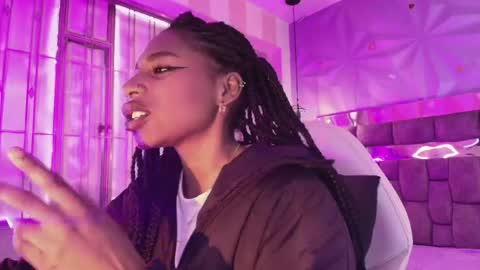 Snapshot of queen_perla_ chatting on May 2026 02:45:01 PM online show from May 2026 02:45:01 PM