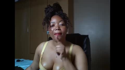 Snapshot of queenbebony2 chatting on May 2026 04:20:01 AM Queenbebony2 online show from May 2026 04:20:01 AM