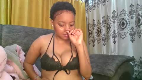 Snapshot of queenbeiby05 chatting on May 2026 06:47:02 PM queen online show from May 2026 06:47:02 PM