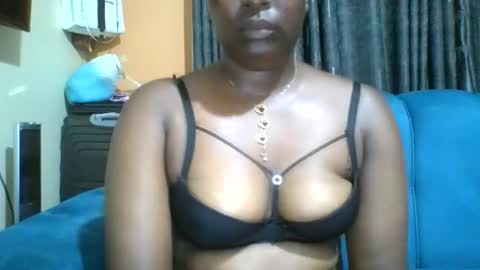 queenbella780 online show from May 2026 03:57:02 AM