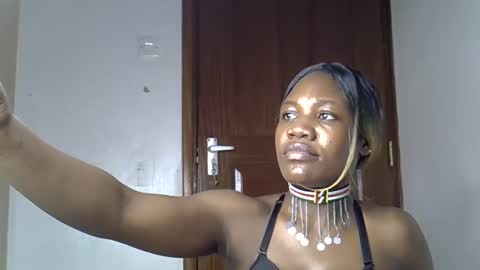 Snapshot of queenbest chatting on April 2026 04:46:01 AM Cindy Melahnin online show from April 2026 04:46:01 AM