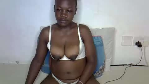 Snapshot of queenbest chatting on May 2026 04:07:02 AM Cindy Melahnin online show from May 2026 04:07:02 AM