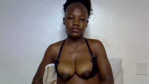 Snapshot of queenbest chatting on May 2026 06:31:02 AM Cindy Melahnin online show from May 2026 06:31:02 AM