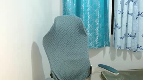 queen online show from April 2026 03:17:02 PM