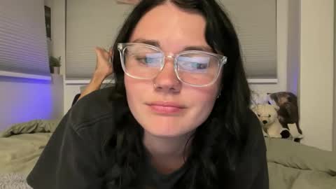 Snapshot of queencassidyy chatting on May 2026 04:32:02 AM Cassidy online show from May 2026 04:32:02 AM