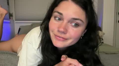 Snapshot of queencassidyy chatting on June 2026 04:41:02 AM Cassidy online show from June 2026 04:41:02 AM