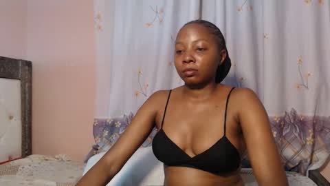 Snapshot of queenchloe1 chatting on June 2026 05:36:02 PM queenchloe1 online show from June 2026 05:36:02 PM
