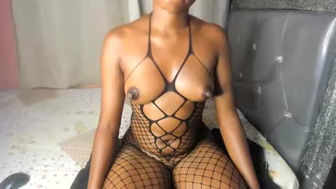Snapshot of queenchloe1 chatting on July 2026 04:52:01 AM queenchloe1 online show from July 2026 04:52:01 AM