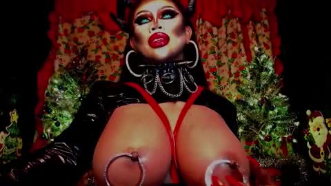 Snapshot of queendomcum6 chatting on December 2024 06:55:02 PM Wanda Luna online show from December 2024 06:55:02 PM