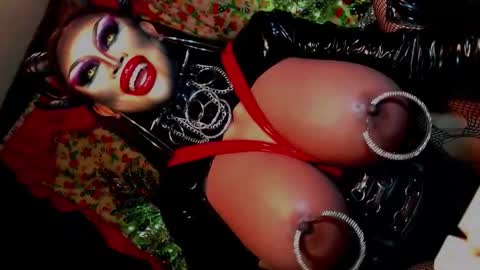 Snapshot of queendomcum6 chatting on December 2024 01:50:02 PM Wanda Luna online show from December 2024 01:50:02 PM