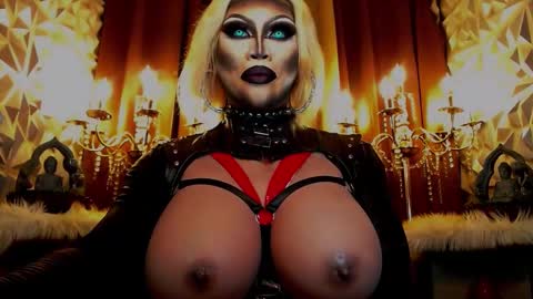 Snapshot of queendomcum6 chatting on February 2025 06:21:01 AM Wanda Luna online show from February 2025 06:21:01 AM