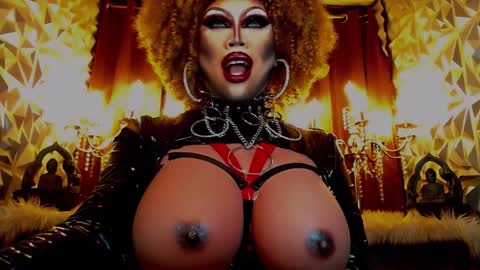 Snapshot of queendomcum6 chatting on February 2025 01:00:01 AM Wanda Luna online show from February 2025 01:00:01 AM