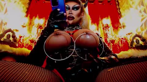 Snapshot of queendomcum6 chatting on March 2025 10:09:01 AM Wanda Luna online show from March 2025 10:09:01 AM