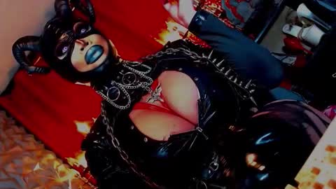 Snapshot of queendomcum6 chatting on September 2025 08:52:01 PM Wanda Luna online show from September 2025 08:52:01 PM
