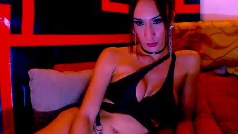 Snapshot of queenfox4u chatting on December 2024 08:04:01 PM LadyAlpa online show from December 2024 08:04:01 PM