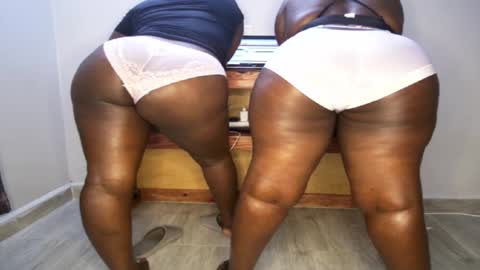 Nina online show from November 2025 07:58:02 PM