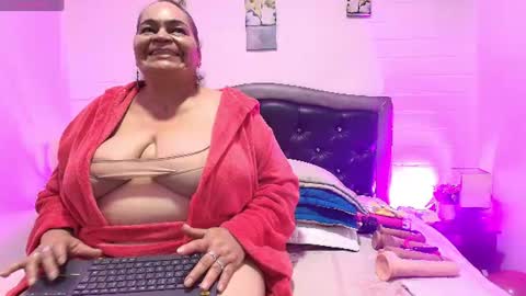 Snapshot of queenmature chatting on June 2026 07:46:01 PM VickyBoobss online show from June 2026 07:46:01 PM