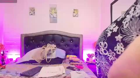 Snapshot of queenmature chatting on July 2026 12:22:02 PM VickyBoobss online show from July 2026 12:22:02 PM