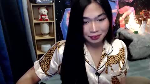 Mikka online show from November 2025 03:45:02 PM